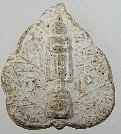 ๒๐ พระผงใบโพธิ์หลวงพ่อบ้านแหลม