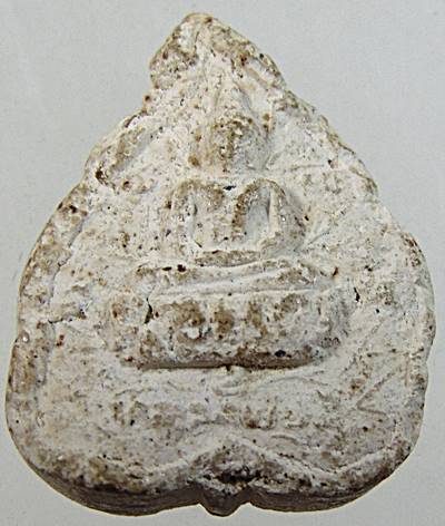 ๒๐ พระผงใบโพธิ์หลวงพ่อบ้านแหลม