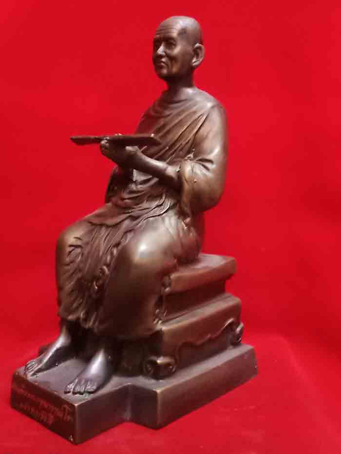 พระบูชารูปเหมือน สมเด็จพระพุฒาจารย์(โต พรหมรังสี)นั่งธรรมมาศเทศนา ขนาด 5 นิ้ว เนื้อโลหะผิวขันลงหิน 
