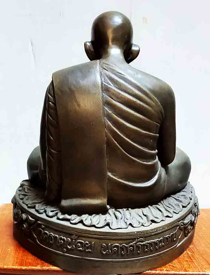 พ่อท่านคล้าย วาจาสิทธิ์ วัดพระธาตุน้อย นครศรีธรรมราช ขนาดหน้าตัก 9 นิ้ว เนื้อทองเหลือง