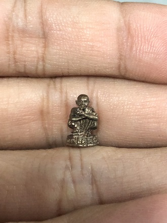 หลวงพ่อคูณ ที่ระลึกสรงน้ำ รุ่นพิเศษ เอกลักษณ์รุ่นจิ๋ว ปี38 พร้อมกล่องดิม