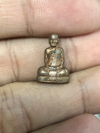 รูปเหมือนรุ่นแรก หลวงปู่ถม รุ่น มหามงคล 84 วัดเชิงท่า ลพบุรี ปี 39 พร้อมกล่องเดิม