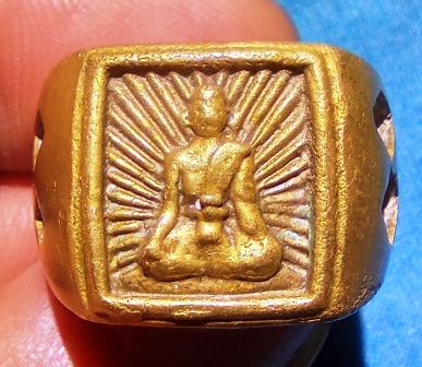 แหวนรุ่นแรก แม่ชีเมี้ยน ปานจันทร์ (หลวงพ่อใหญ่ มนุษย์เหนือโลก) วัดถ้ำกระบอก จ.สระบุรี 