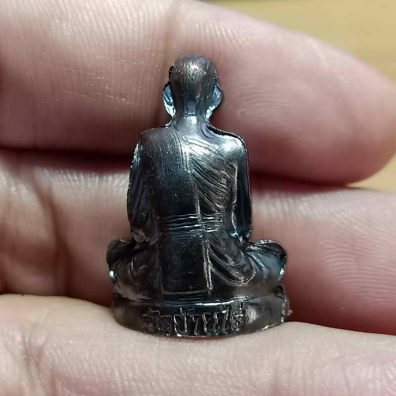 รูปเหมือนปั้ม 65 รุ่นแรก หลวงพ่อทอง ออกวัดบ้านไร่ จ.นครราชสีมา ปี 2565 เนื้อทองแดงรมดำผิวปรอท แว็บ