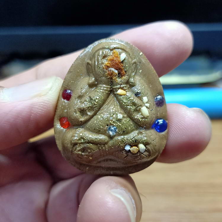 แรร์+มาสเตอร์ พระผงปิดตโคตรเฮง หลวงพ่อพัฒน์ วัดห้วยด้วย จ.นครสวรรค์ เนื้อผงน้ำมัน มวลสารมาเต็ม เพชร 