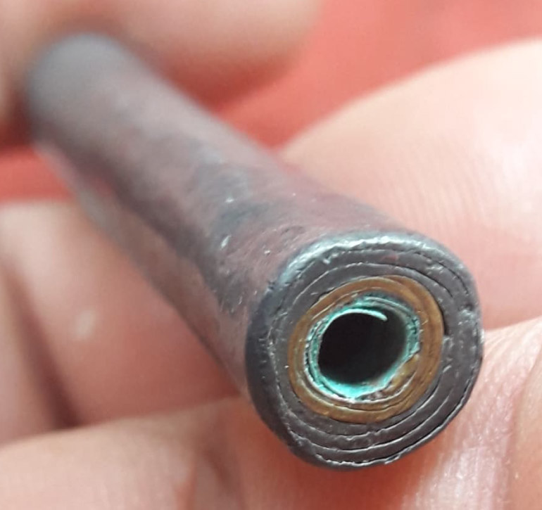 ตะกรุด ตะกั่วทุบ สอดใส้ แผ่นเงิน และแผ่นทองแดง ขนาด 2.5 นิ้ว ไม่รู้ที่ ใครรู้กินตับไป