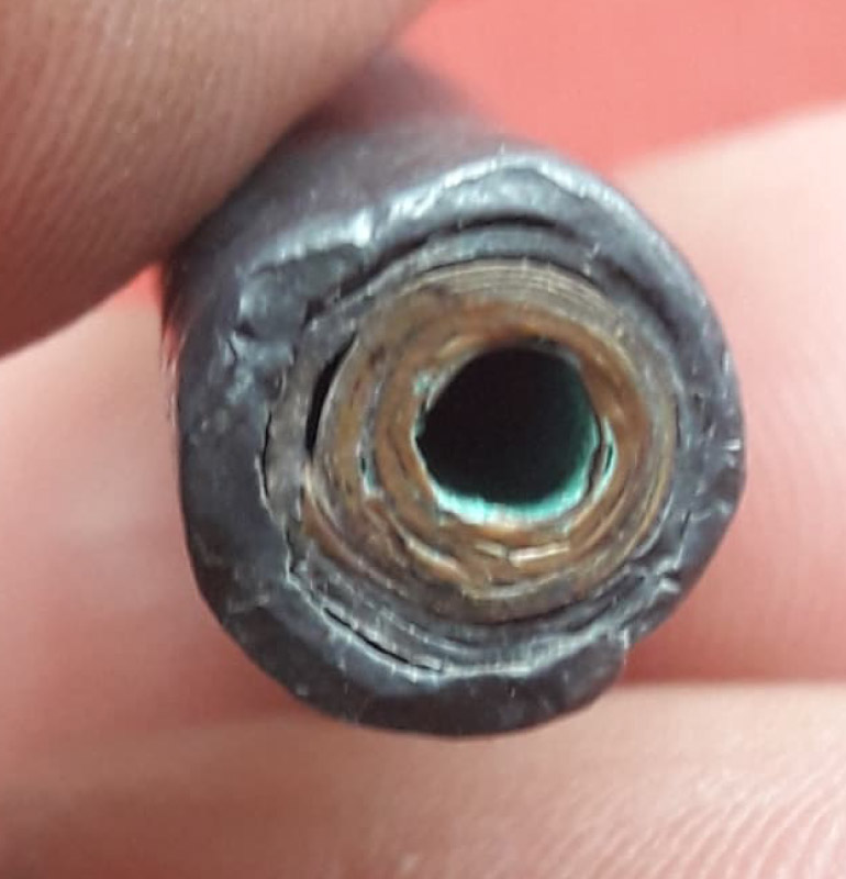 ตะกรุด ตะกั่วทุบ สอดใส้ แผ่นเงิน และแผ่นทองแดง ขนาด 2.5 นิ้ว ไม่รู้ที่ ใครรู้กินตับไป