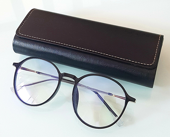 แว่นตากรองแสงฟ้า THUNDER แท้ ของใหม่ ดีไซน์สวย ราคาที่ญี่ปุ่น 9,800 เยน ก็ประมาณ 2,400 บาทไทย