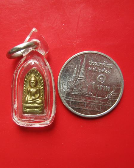 ปรกพระรอดมหาวันองค์หน้อย(เนื้อทองจังโก๋.) รุ่นไจยะเบงชร(ปฐมชินบัญชรล้านนา.) "ครูบาอิน อินโท วัดฟ้าหล