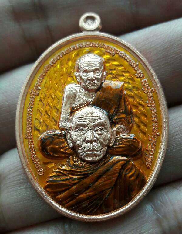เหรียญพ่อท่านคล้าย(แยกจากชุดกรรมการ) หลวงปู่ทวด หลังพระอุเชนทร์ ลงยาเหลือง หมายเลข 125 เคาะเดียว