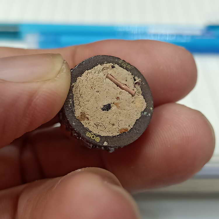 รูปหล่อฐานปูปลา รุ่นบารมี 88 หลวงพ่อรวย วัดมาบตาพุด จ.ระยอง องค์รมดำ เพ้นท์สี จีวร ตะกรุด 1 ดอก