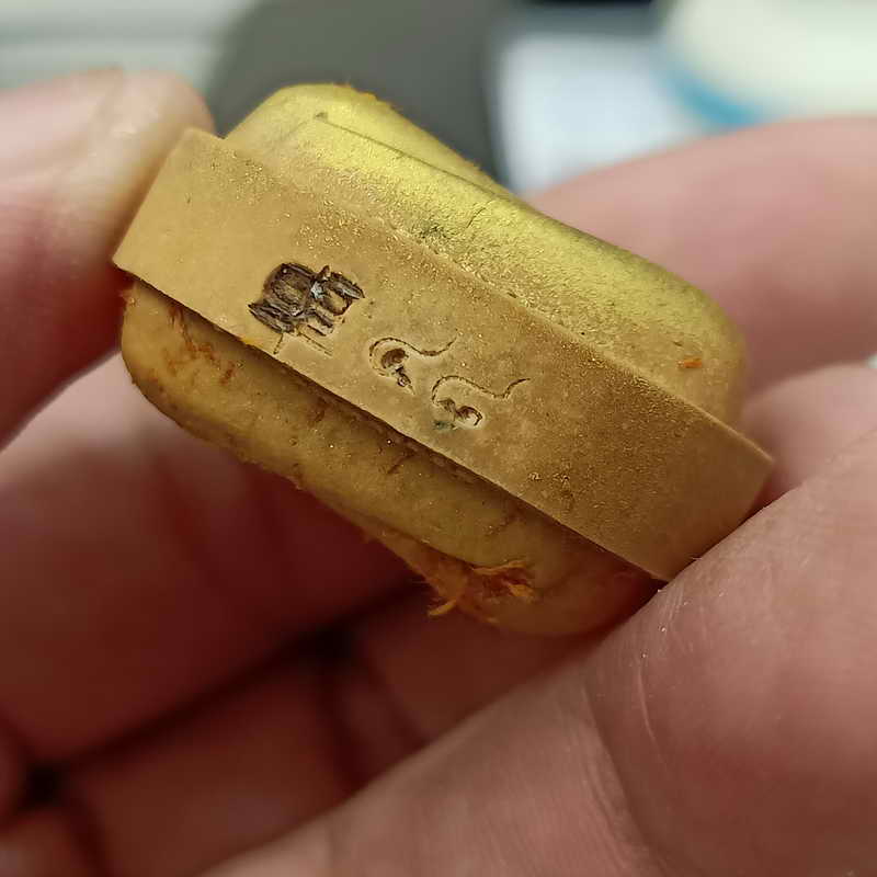 พระปิดตาจั้มโบ้ปลดหนี้ รวยเงินล้าน หลวงปู่โต๊ะ วัดถ้ำสิงโตทอง จ.ราชบุรี ปี 2565 เนื้อว่านเหลือง