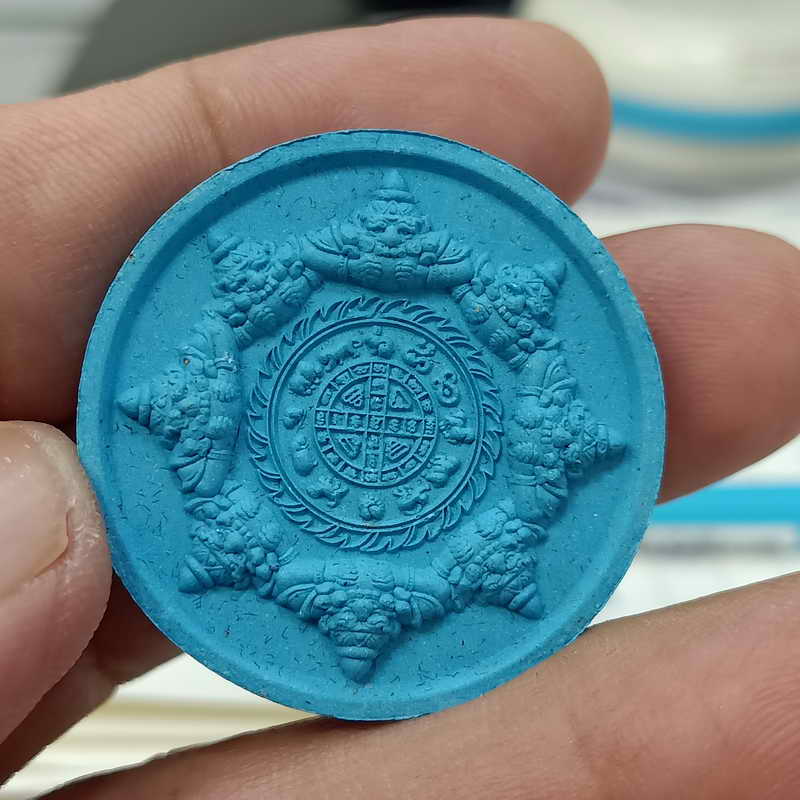 พระผงพังพระกาฬ รวยเหนือดวง หลวงปู่อิ่ม วัดทุ่งนาใหม่ จ.นครศรีธรรมราช ปี 2566 เนื้อสีฟ้า หมายเลข 169 