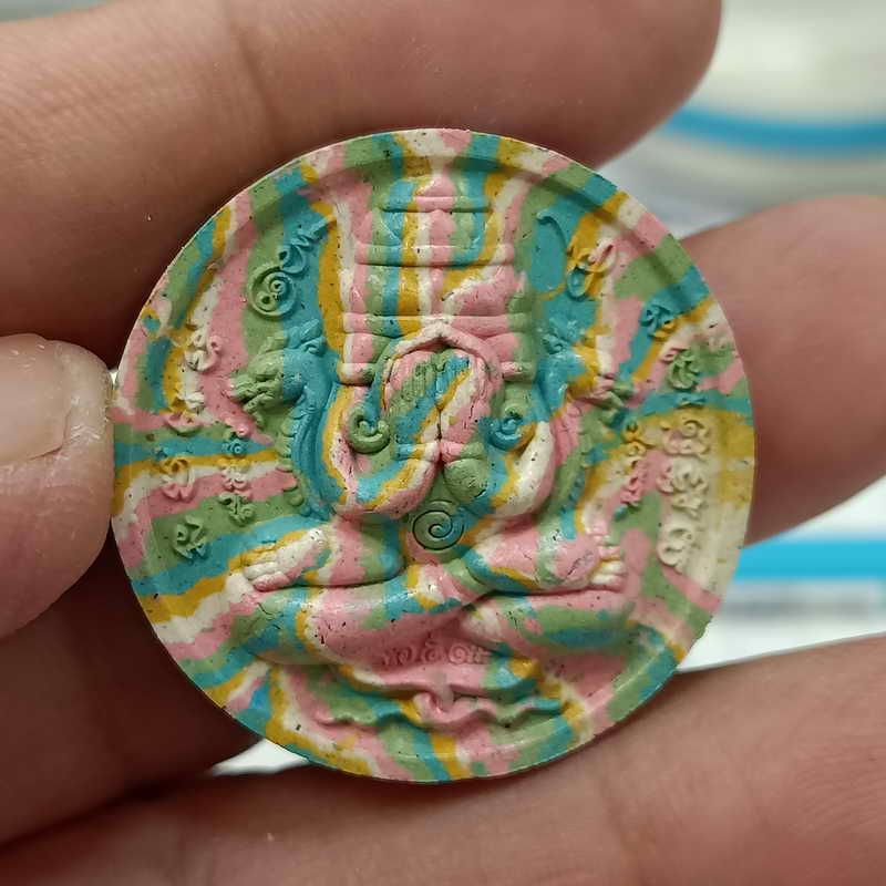 พระผงพังพระกาฬ รวยเหนือดวง หลวงปู่อิ่ม วัดทุ่งนาใหม่ จ.นครศรีธรรมราช ปี 2566 เนื้อก้นครก หลังฝังพลอย