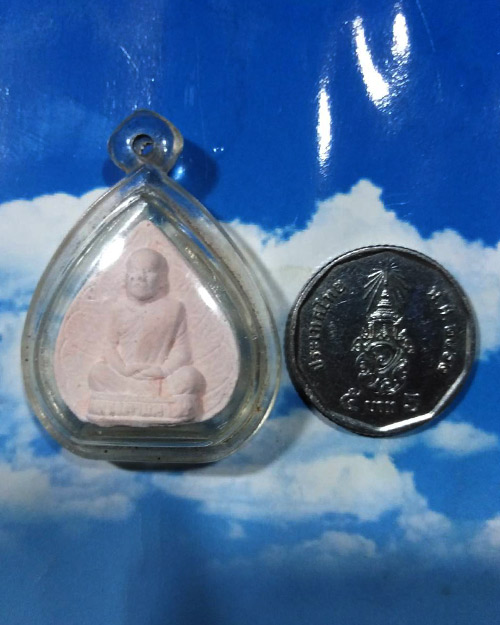 พระผงใบโพธิ์หลวงตามหาบัว ญาณสัมปันโน วัดป่าบ้านตาด จ.อุดรธานี