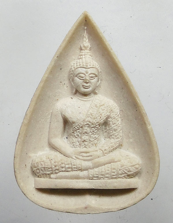 เคาะเดียว...พระแก้วมรกต เนื้อผง หลังภปร ปี 2530 .....8