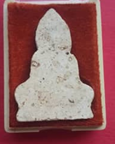 พระเนื้อผง หลวงพ่อนารถ วัดศรีโลหะราษฎร์บำรุง จ.กาญจนบุรี ปี 2520