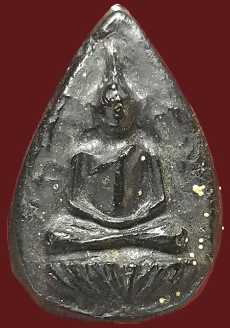 *กลีบบัวเล็ก เนื้อผงใบลาน หลวงปู่เหมือน วัดกลางเหนือ อ.บางคนที จ.สมุทรสงคราม ปี๒๔๙๐*