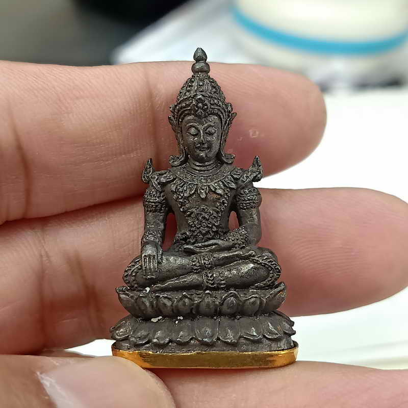 พระกริ่งมหาจักรพรรดิ์ หลวงปู่แสน อายุ 111 ปี วัดบ้านหนองจิก จ.ศรีสะเกษ ปี 2561 เนื้อสัมฤทธิ์