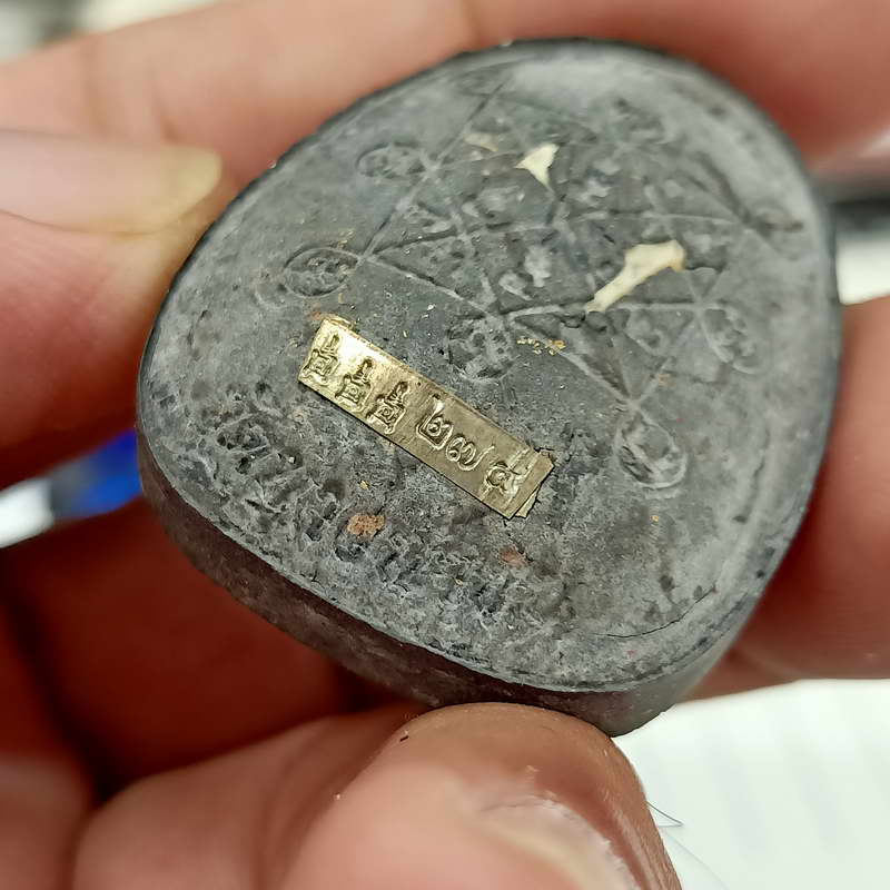 พิมพ์พระปิดตากนกข้างบูชาครู หลวงปู่โต๊ะ ออกโดยหลวงพ่อนงค์ วัดบางน้ำชน ฝั่งธนบุรี จ.กรุงเทพ ปี 2565