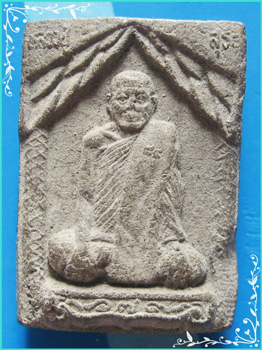 ..ลป.สุระ วัดสวนใหม่ พระผงรูปเหมือน เต็มองค์ เนื้อผงผสมว่าน หลังยันต์ ปี 43..