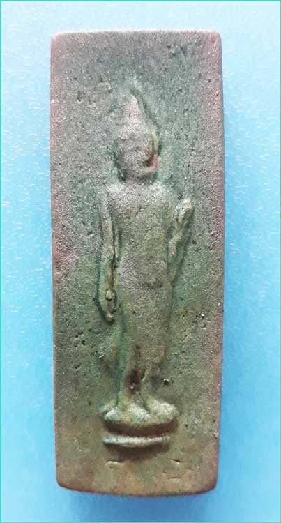 ..ลป.แก้ว วัดสะพานไม้แก่น พระพุทธลีลา ประทานพร เนื้อผงเก่าๆ หลัง พญานาค ปัดทอง..