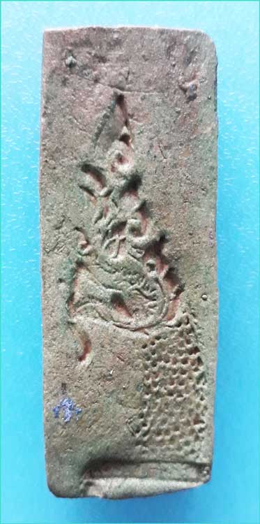 ..ลป.แก้ว วัดสะพานไม้แก่น พระพุทธลีลา ประทานพร เนื้อผงเก่าๆ หลัง พญานาค ปัดทอง..