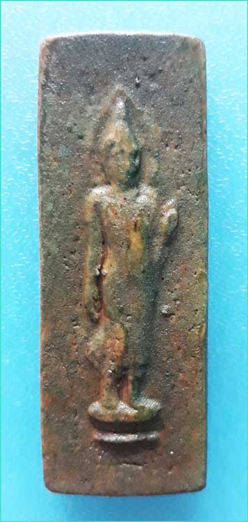 ..ลป.แก้ว วัดสะพานไม้แก่น พระพุทธลีลา ประทานพร เนื้อผงเก่าๆ หลัง พญานาค ปัดทอง..