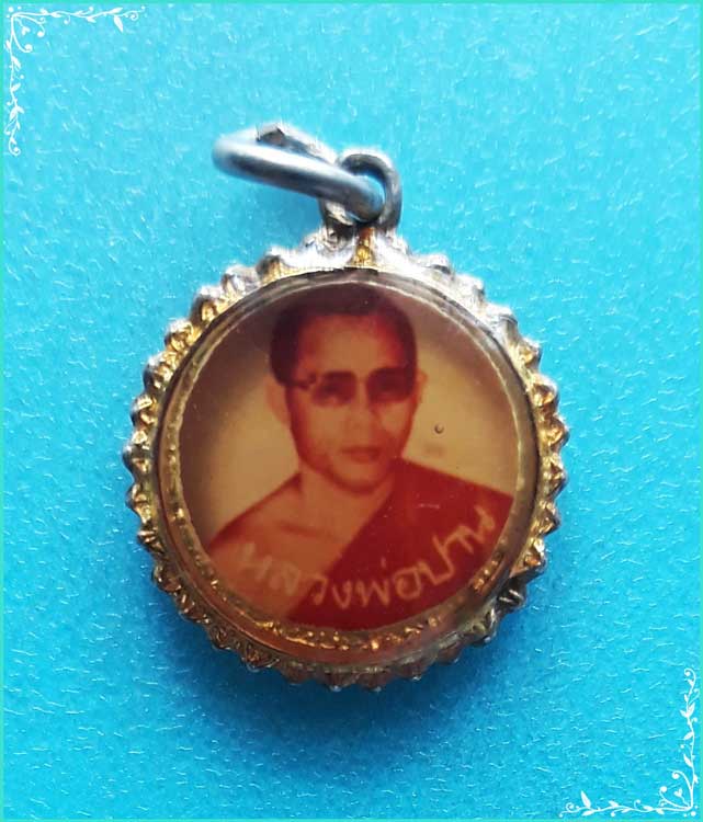 ..ลพ.ปาน วัดเทพสุธาวาส นว. ล็อคเก็ต ครึ่งองค์ หลังยันต์ ปี 31..