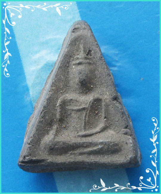 ..ลป.หอม วัดบางเตยกลาง ปท. พระนางพญา พิมพ์มารวิชัย เนื้อดินเผา หลังเรียบ พิมพ์จิ๋ว สีดำ..