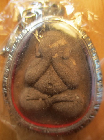 แถมกรอบลายพร้อมแหนบ๒๒๒รุ่นประสพการณ์รอดตายจากสึนามิภูเก็ต2547////สุดยอดพระผงปิดตาเนื้อว่านยาผงพุทธคุ