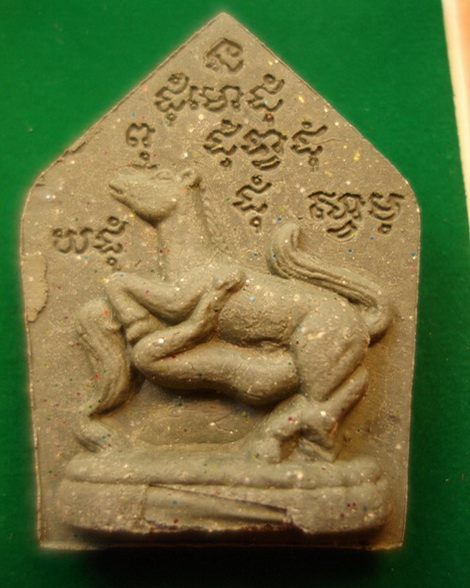 หลวงพ่อชื่น วัดตาอี พระขุนแผน รุ่น รับทรัพย์ เนื้อเขียวผสมกากยายักษ์ผงเกสรผสมอิธิเจ ฝังพลอยตะกรุด ด้