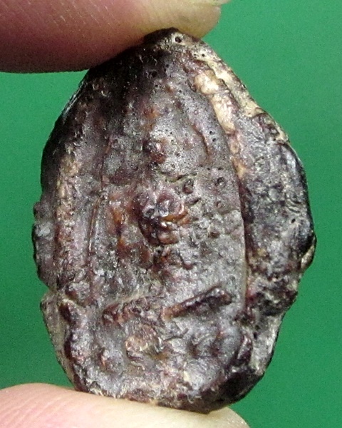 พระเนื้อผงจุ่มรัก พิมพ์สิบตังค์ หลวงปู่กลิ่น วัดสะพานสูง นนทบุรี