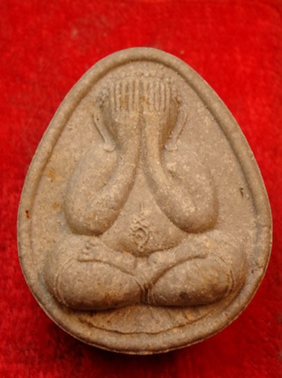 ผงว่านเกสรอิทธิเจ๑๑พระปิดตาศุภนิมิต ลป.คำพันธ์ ปี36 เนื้อผงใบลานและผงว่านเกสรอิทธิเจฝังตะกรุด 1 ดอกล