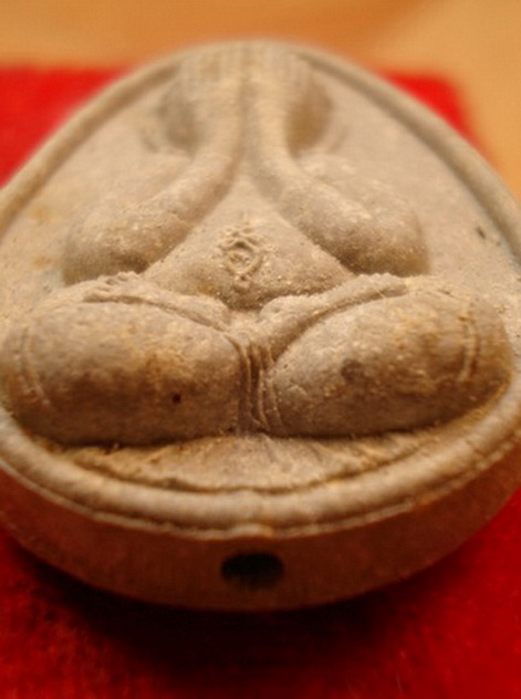 ผงว่านเกสรอิทธิเจ๑๑พระปิดตาศุภนิมิต ลป.คำพันธ์ ปี36 เนื้อผงใบลานและผงว่านเกสรอิทธิเจฝังตะกรุด 1 ดอกล