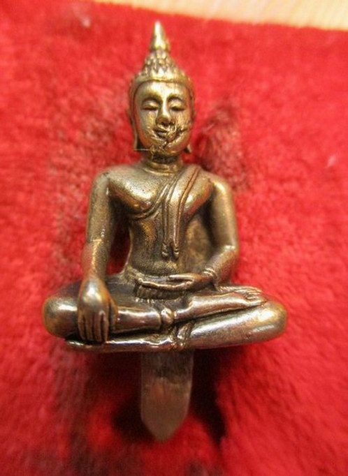 พระยอดธงโฆษปัญโญ รุ่นแรก ลป.คำพันธ์ พิมพ์ใหญ่ เนื้อฆ้องเก่า ปี39....พิมพ์ใหญ่ รายละเอียด พระรุ่นนี้ไ