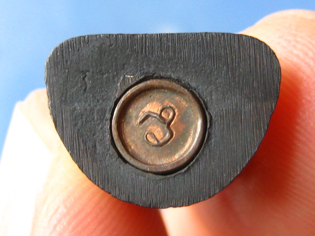 รูปหล่อ หลวงพ่อผล วัดเนินทอง ลพบุรี