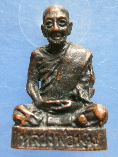 รูปหล่อ หลวงพ่อพุ่ม เกาะสมุย