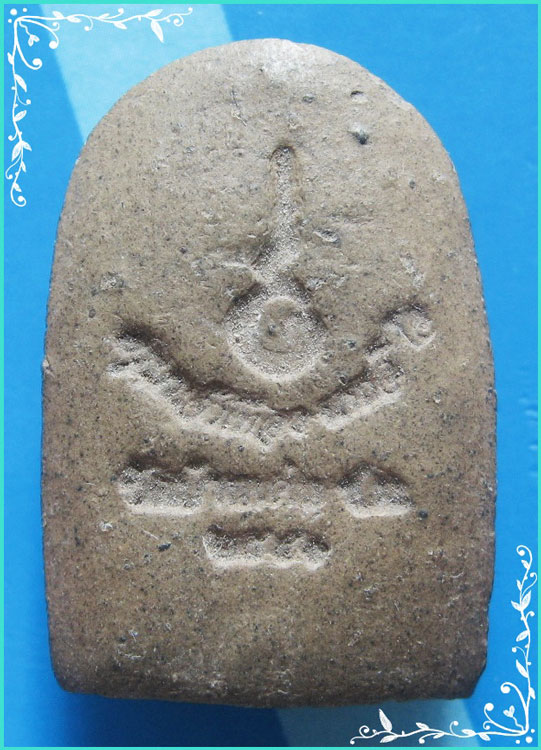 ..ครูบาเทือง วัดบ้านเด่น ชม. พระพิมพ์ พระซุ้มกอ เนื้อดินเผา หลังยันต์ ปี 40..