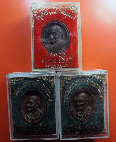 เหรียญหันข้าง รุ่นสร้างสะพาน 2 องค์ + รุ่นอนุสรณ์ 100 ปี 1 องค์ รวม 3 องค์ หลวงพ่อแพ วัดพิกุลทอง สิง