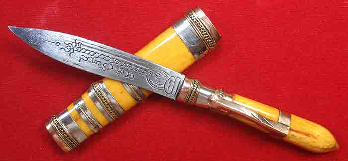 มีดหมอลายเสมา*** ฝักด้ามกระดูกความยาวใบมีด 2.5 นิ้ว