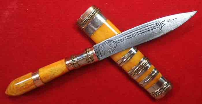 มีดหมอลายเสมา*** ฝักด้ามกระดูกความยาวใบมีด 2.5 นิ้ว