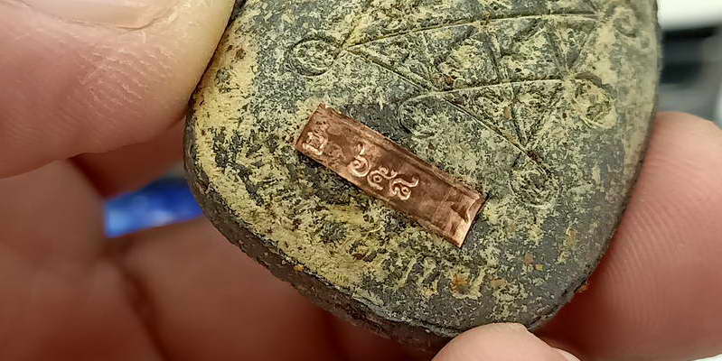 พิมพ์พระปิดตากนกข้างบูชาครู หลวงปู่โต๊ะ ออกโดยหลวงพ่อนงค์ วัดบางน้ำชน ฝั่งธนบุรี จ.กรุงเทพ ปี 2565