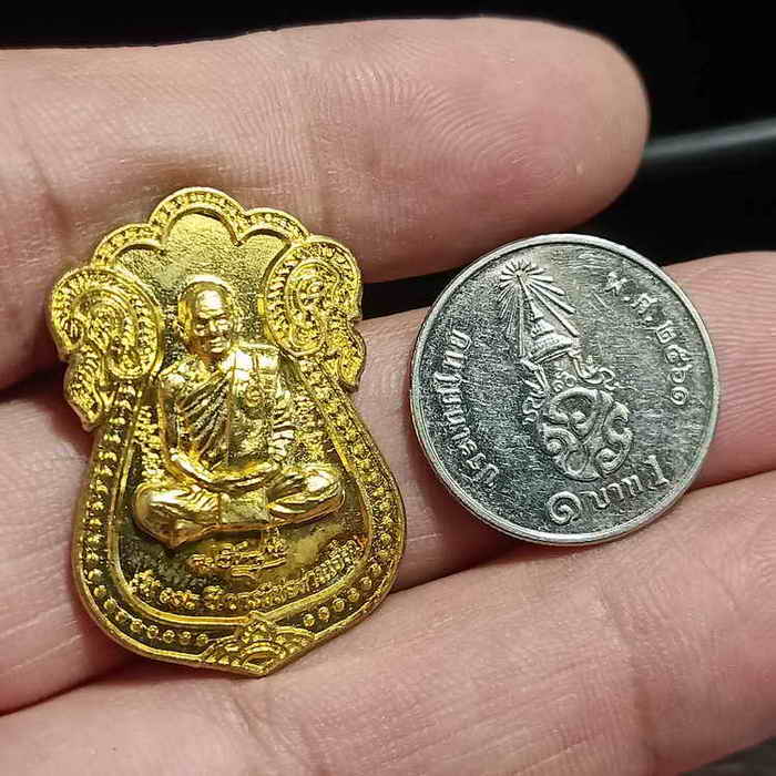 เหรียญรุ่น102 ปี บารมีพ่อท่านเอื้อม วัดบางเนียน อ.เชียรใหญ่ จ.นครศรีธรรมราช ชุด 4 องค์ กล่องเดิม