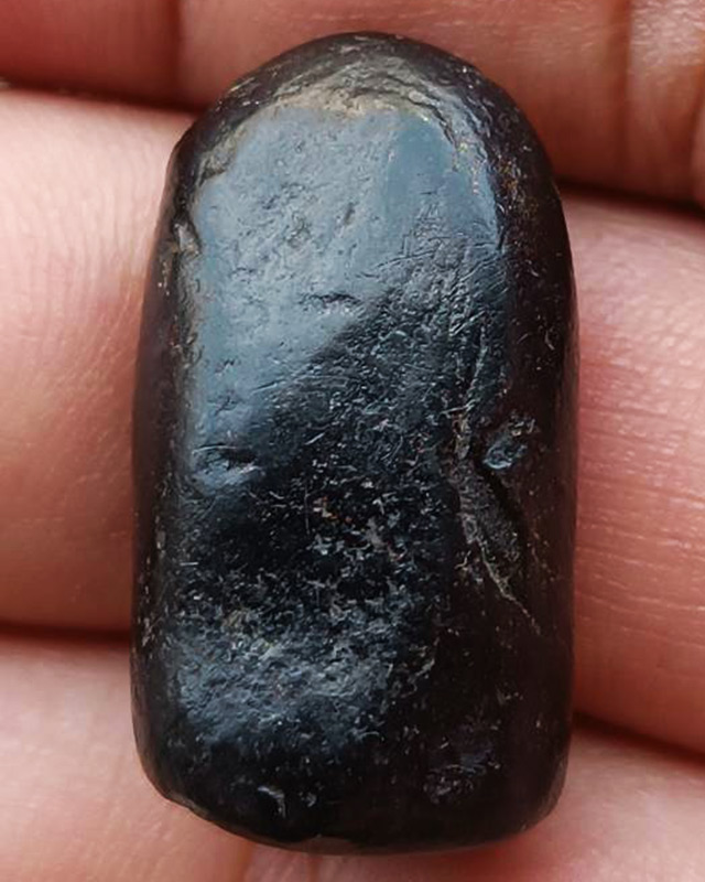 พระเนื้อดินจุ่มรัก พิมพ์คล้ายพระคง พระบ้านเก่าเก็บ หลายสิบปี ไม่ทราบเกจิที่สร้าง ขนาดสูงประมาณ 3 ซ.ม