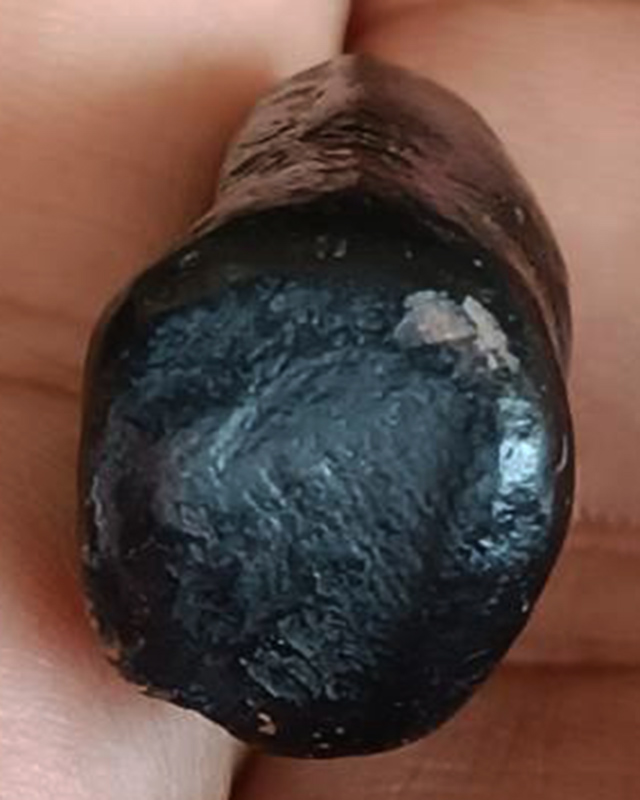 พระเนื้อดินจุ่มรัก พิมพ์คล้ายพระคง พระบ้านเก่าเก็บ หลายสิบปี ไม่ทราบเกจิที่สร้าง ขนาดสูงประมาณ 3 ซ.ม