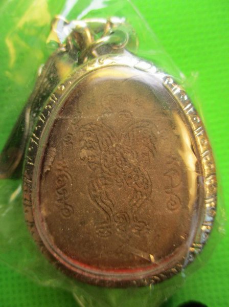 แถมกรอบลายพร้อมแหนบ๒๒๒รุ่นประสพการณ์รอดตายจากสึนามิภูเก็ต2547////สุดยอดพระผงปิดตาเนื้อว่านยาผงพุทธคุ