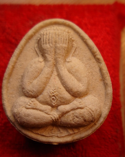 ผงว่านเกสรอิทธิเจ๑๑พระปิดตาศุภนิมิต ลป.คำพันธ์ ปี36 เนื้อผงใบลานและผงว่านเกสรอิทธิเจฝังตะกรุด 1 ดอกล