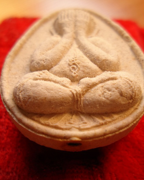 ผงว่านเกสรอิทธิเจ๑๑พระปิดตาศุภนิมิต ลป.คำพันธ์ ปี36 เนื้อผงใบลานและผงว่านเกสรอิทธิเจฝังตะกรุด 1 ดอกล