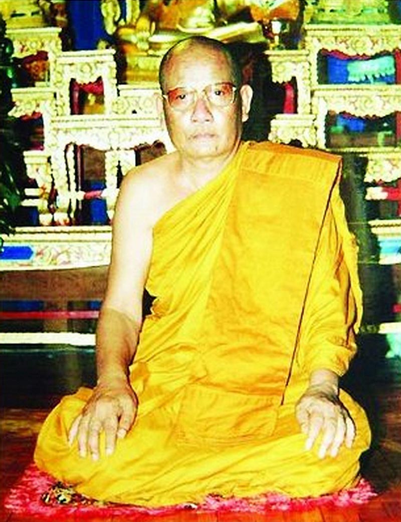 รูปหล่อหลวงพ่อวิไล วัดนาสม จ.สุรินทร์ 